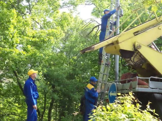 У Житомирі пофарбували центральний міст та почали відновлювати літак-пам’ятник (Фото) — фото 3