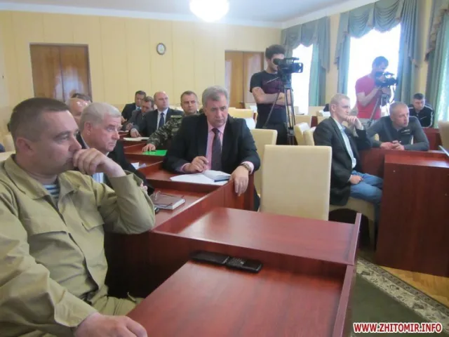 Міліціонерів Житомира, на Сході називають фашистами і Правим сектором — фото 1