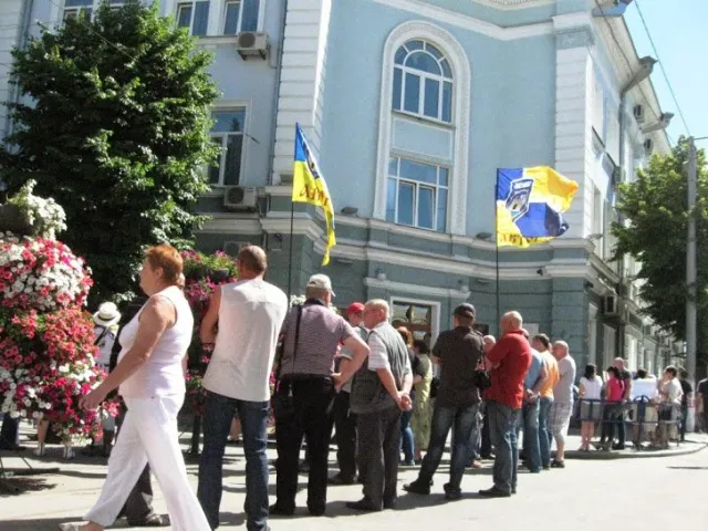 У Житомирі біля міської ради мітингують «Трезвый Житомир» та автобазар (Фоторепортаж) — фото 6