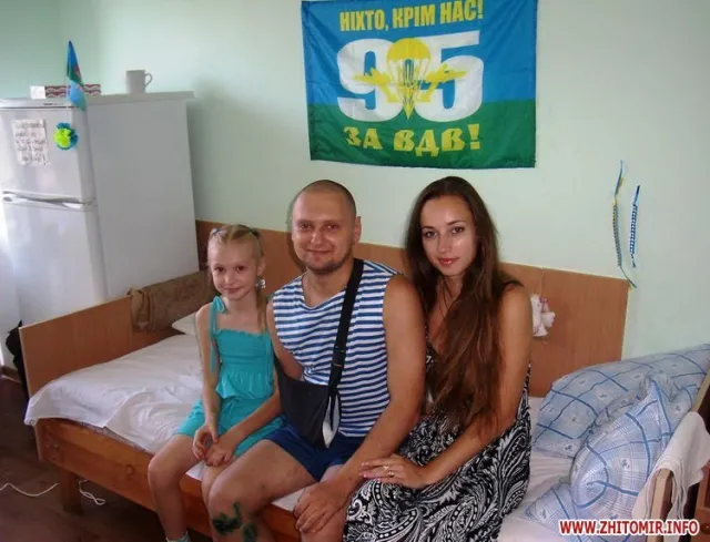 20-річний військовий врятував екіпаж БТРу, але сам залишився без руки (Фото) — фото 1