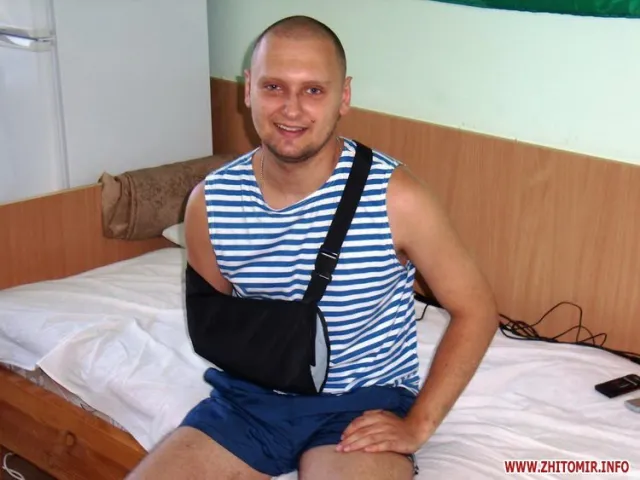 20-річний військовий врятував екіпаж БТРу, але сам залишився без руки (Фото) — фото 2