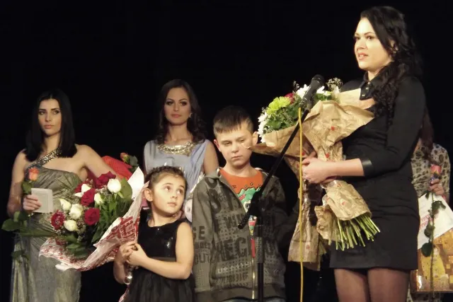 На конкурсі краси в Житомирі збирали гроші для військового (Фоторепортаж) — фото 8
