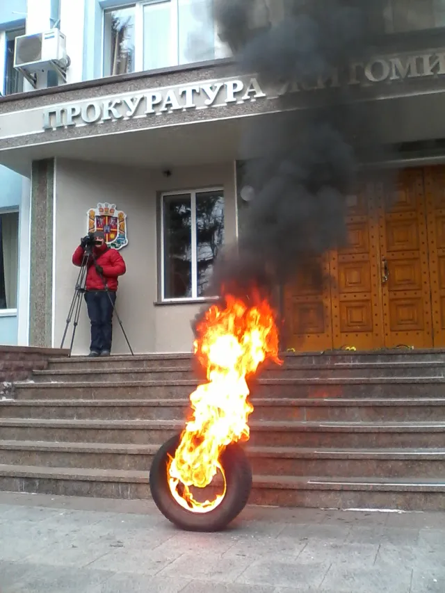 З півсотні активістів прийшли до обласної прокуратури (Фото) — фото 2
