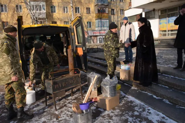 Чергова машина із необхідними речами відправилася сьогодні на схід країни для потреб військових (Фото) — фото 1