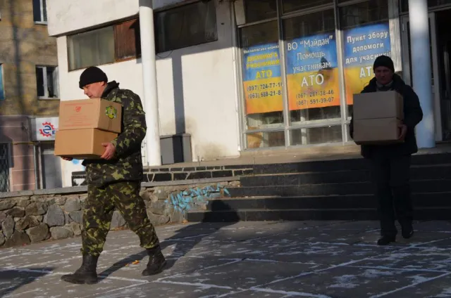 Чергова машина із необхідними речами відправилася сьогодні на схід країни для потреб військових (Фото) — фото 3