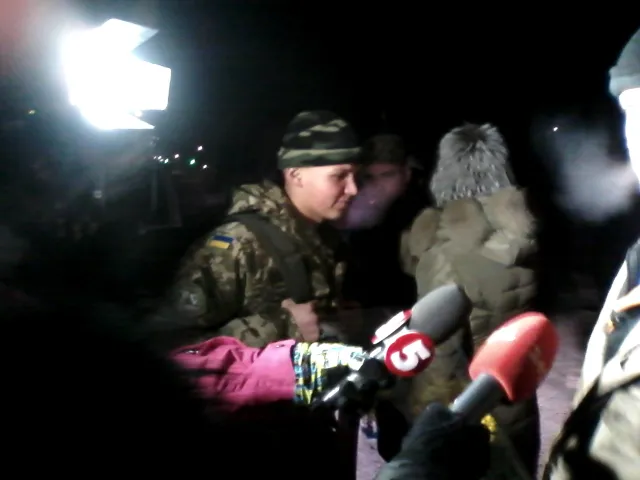 До Житомира вночі повернулись два автобуси з десантниками 95-ї бригади (Фото) + (Відео) — фото 3