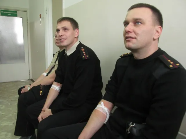 Рятувальники здали кров для поранених військово-службовців у зонах проведення АТО (Фото) — фото 5