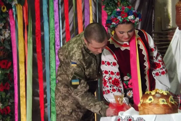 У Житомирі одружились санітарка з Нацгвардії та боєць батальйону «Айдар» (Фото) + (Відео) — фото 2