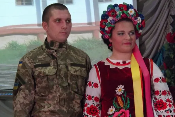 У Житомирі одружились санітарка з Нацгвардії та боєць батальйону «Айдар» (Фото) + (Відео) — фото 4