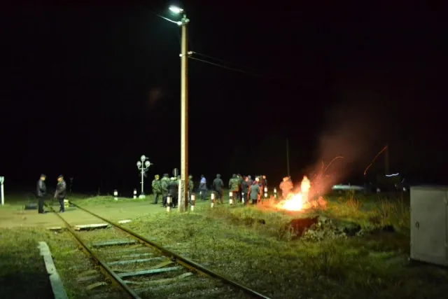 Селяни не дозволили залізничникам розібрати 21 кілометр залізниці (Фото) — фото 1