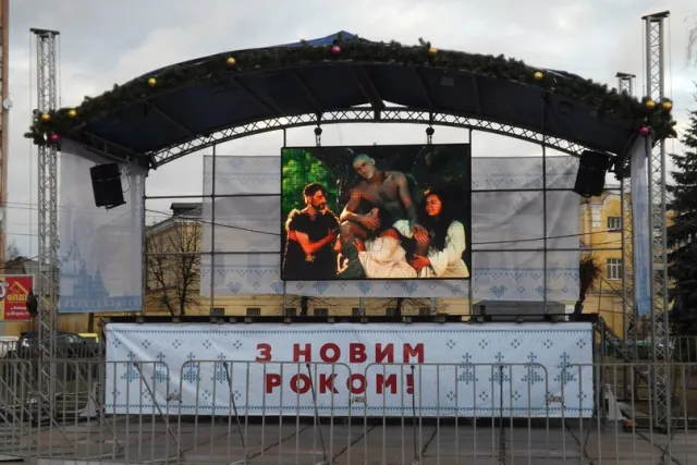 В Житомирі навколо головної ялинки на майдані Корольова організували справжній різдвяний ярмарок (Фото) — фото 4