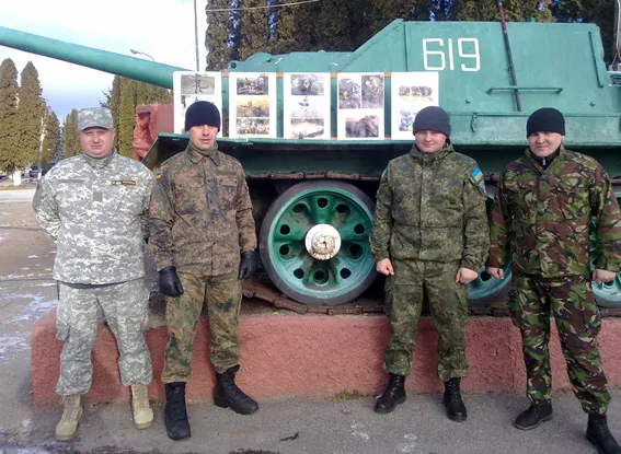 Міліціонери-учасники АТО долучилися до благодійницького огляду-сейлу (Фото) — фото 1