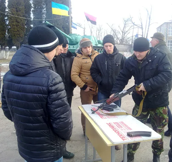 Міліціонери-учасники АТО долучилися до благодійницького огляду-сейлу (Фото) — фото 2