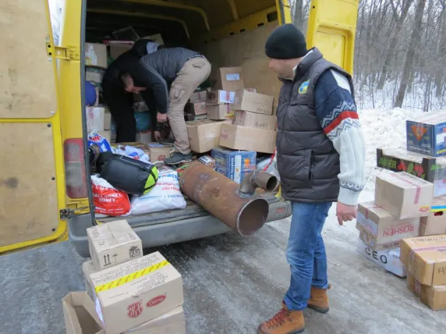 Житомирські волонтери допомагають вихованцям інтернату в зоні АТО (Фоторепортаж) — фото 2