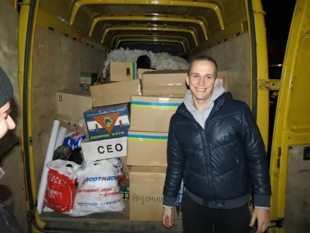 Житомирські волонтери допомагають вихованцям інтернату в зоні АТО (Фоторепортаж) — фото 12