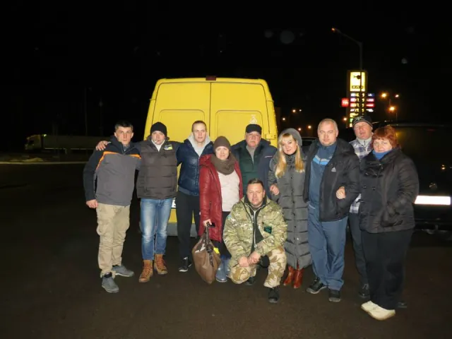 Житомирські волонтери допомагають вихованцям інтернату в зоні АТО (Фоторепортаж) — фото 14