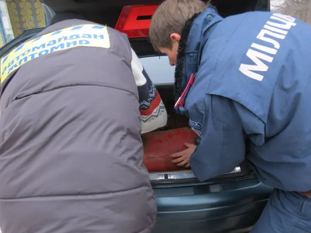Житомирські волонтери допомагають вихованцям інтернату в зоні АТО (Фоторепортаж) — фото 9