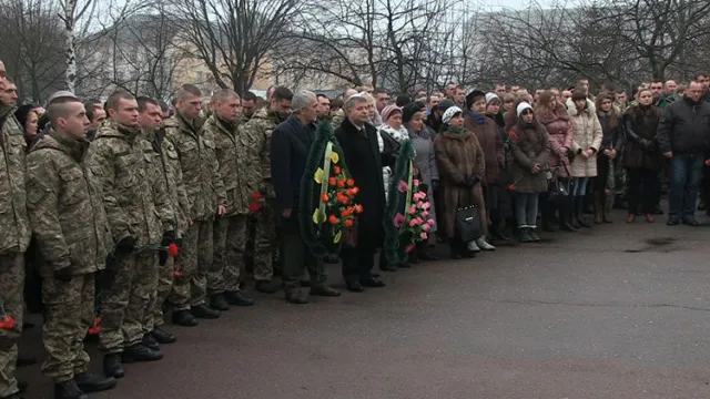 Житомир попрощався із двома бійцями 95-ї бригади (Фоторепортаж) + (Відео) — фото 5