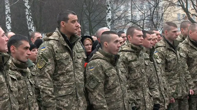 Житомир попрощався із двома бійцями 95-ї бригади (Фоторепортаж) + (Відео) — фото 6