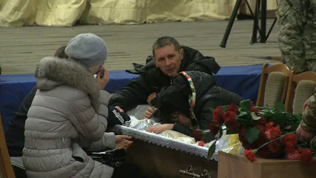Житомир попрощався із двома бійцями 95-ї бригади (Фоторепортаж) + (Відео) — фото 9