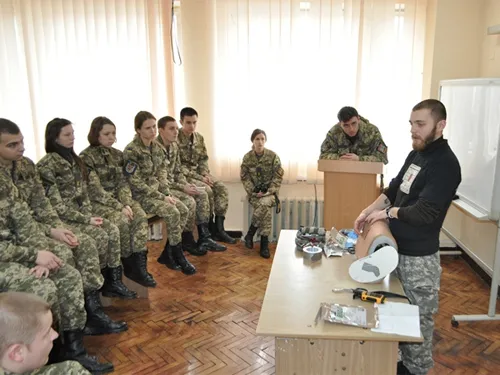 У Житомирі курсантів та офіцерів навчають навикам бійця-рятувальника (Фото) — фото 4