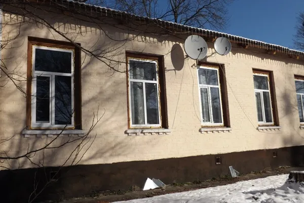 Благодійники встановили пластикові вікна й двері у військовому госпіталі (Відео) — фото 1