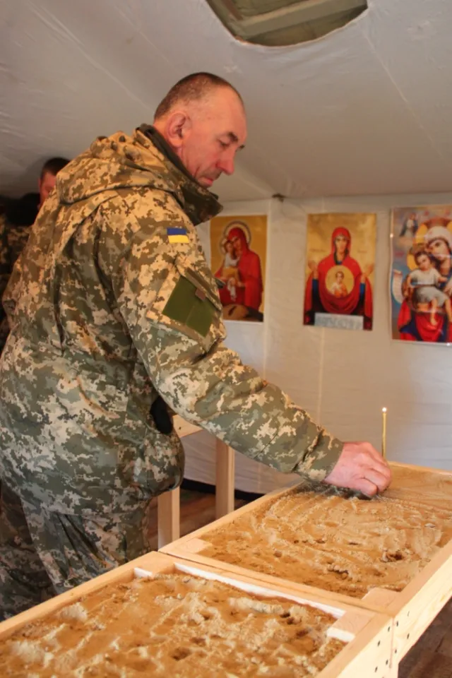 Вже другий тиждень на полігоні під Житомиром функціонує спеціальна польова церква (фото) — фото 1