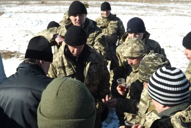 Вже другий тиждень на полігоні під Житомиром функціонує спеціальна польова церква (фото) — фото 4