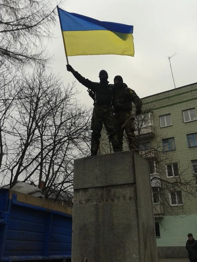 У Житомирі знесли Пархоменка (відео) — фото 1