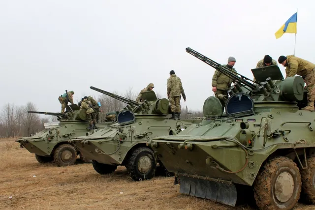 На полігоні під Житомиром продовжується підготовка відмобілізованих десантників (фото) — фото 1