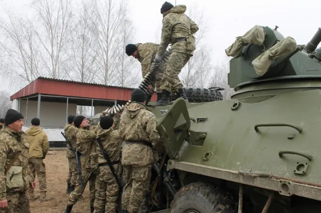 На полігоні під Житомиром продовжується підготовка відмобілізованих десантників (фото) — фото 3