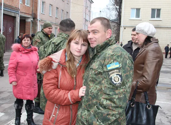 Житомирські правоохоронці поїхали боронити правопорядок на Луганщині (фоторепортаж) + (відео) — фото 1