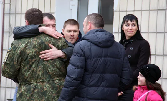Житомирські правоохоронці поїхали боронити правопорядок на Луганщині (фоторепортаж) + (відео) — фото 2