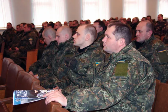 Житомирські правоохоронці поїхали боронити правопорядок на Луганщині (фоторепортаж) + (відео) — фото 6