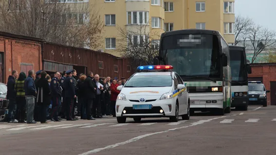 Дванадцятий зведений загін правоохоронців Житомирщини відбув у зоні АТО (фоторепортаж) + (відео) — фото 9