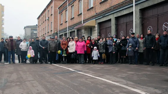 Рідні, друзі та колеги зустріли правоохоронців, які повернулись із Луганщини (фото) + (відео) — фото 5
