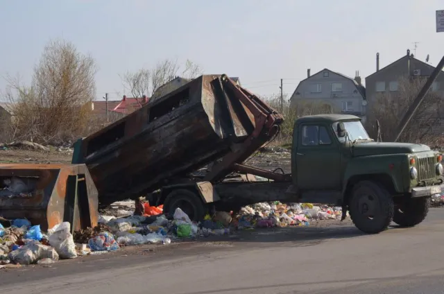 Житомирян штрафують за створення стихійного сміттєзвалища (фото) — фото 3
