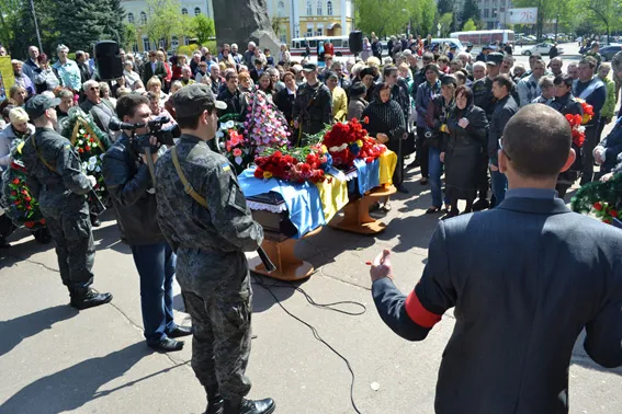 Житомир попрощався з героєм-добровольцем Віктором Лаговським (фоторепортаж) — фото 8