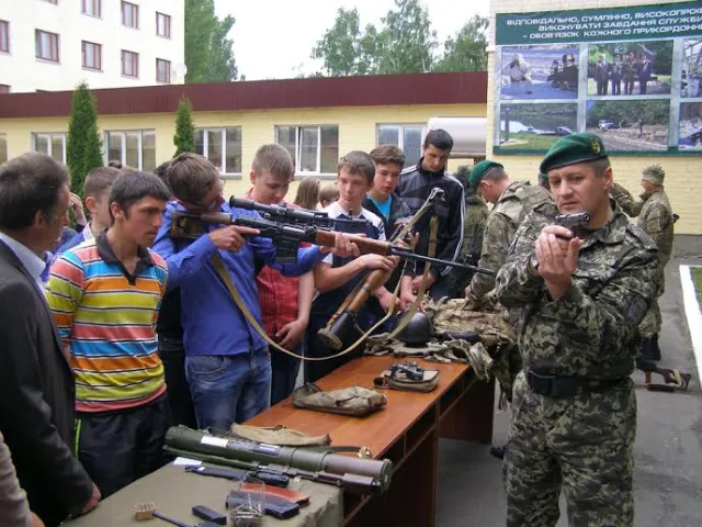 Школярі гостювали у прикордонників (фото) — фото 1