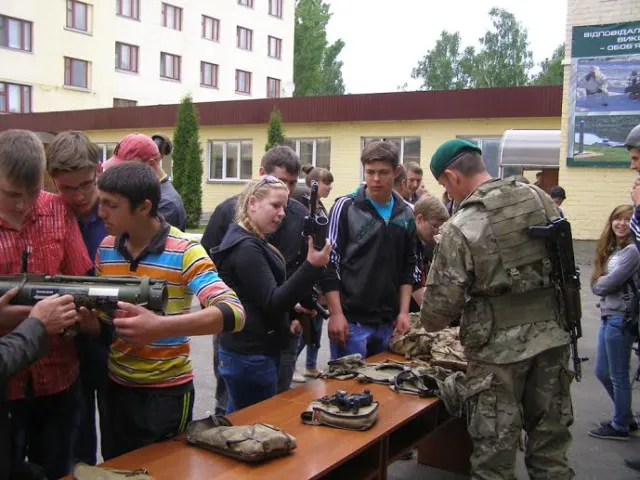 Школярі гостювали у прикордонників (фото) — фото 3