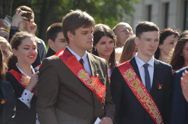 Для 26 тисяч житомирських школярів сьогодні відбулося свято «Останнього дзвоника» (фото) — фото 2