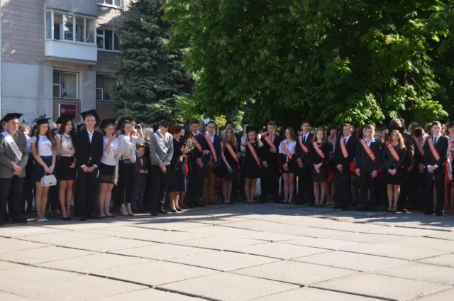 Для 26 тисяч житомирських школярів сьогодні відбулося свято «Останнього дзвоника» (фото) — фото 4