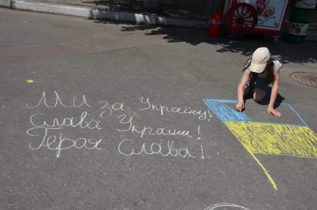 У Житомирі пройшов фестиваль графіті на асфальті «Україна єдина!» (фото) — фото 9