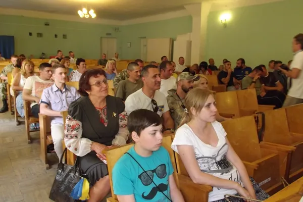 У військовому госпіталі влаштували концерт для поранених бійців АТО (фото) — фото 4