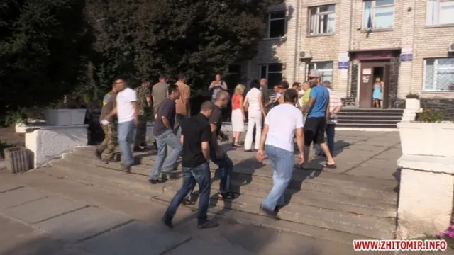 Активісти Житомира дістануть Самборського навіть з під шафи (фото, відео) — фото 1