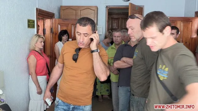Активісти Житомира дістануть Самборського навіть з під шафи (фото, відео) — фото 3