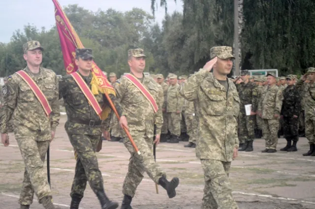 В Бердичеві близько сотні військових звільнили в запас (фото) — фото 7