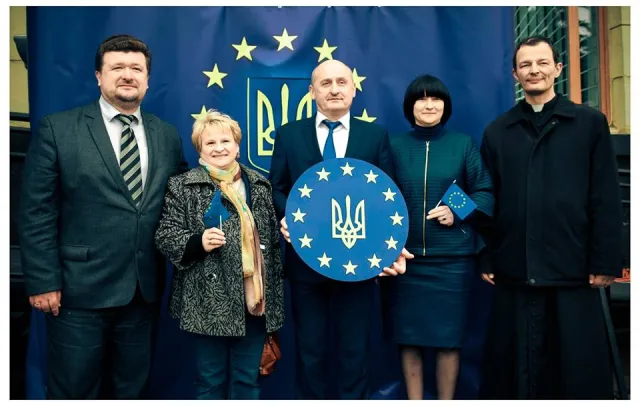 Найбільший прапор ЄС: встановлено рекорд в Житомирі — фото 8